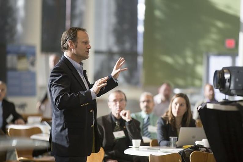Tips for speakers with subsequent translation (consecutive interpreting) Tips for speakers with subsequent translation (consecutive interpreting)